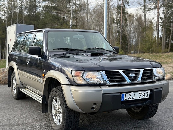 Nissan Patrol 3 of 5