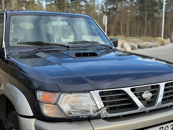 Nissan Patrol 4 of 5