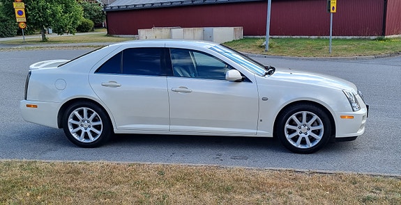 Cadillac STS 6 of 17