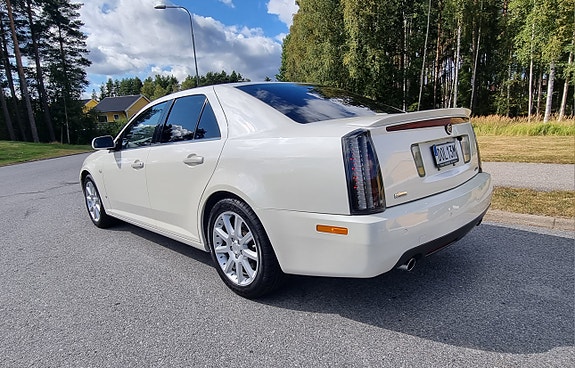Cadillac STS 16 of 17