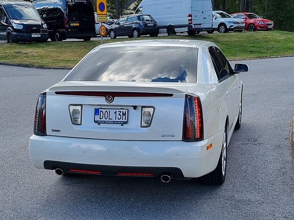 Cadillac STS 7 of 17
