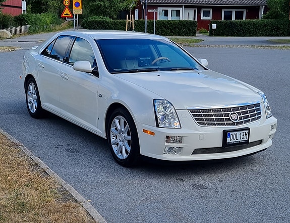 Cadillac STS 4 of 17
