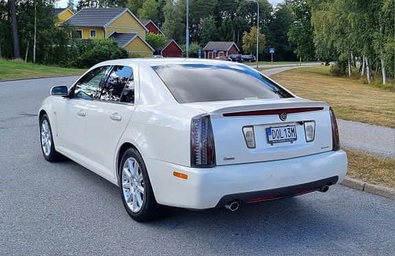 Cadillac STS 8 of 17