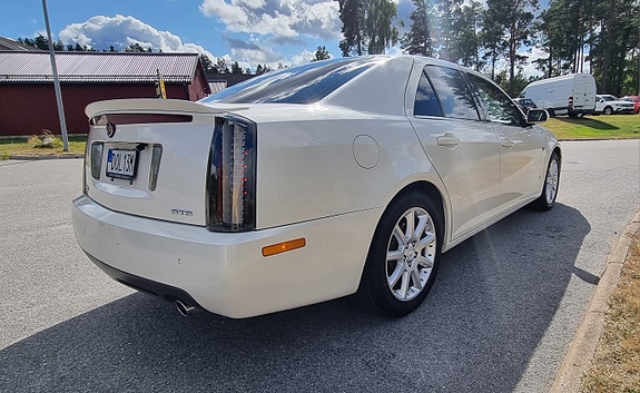 Cadillac STS 15 of 17