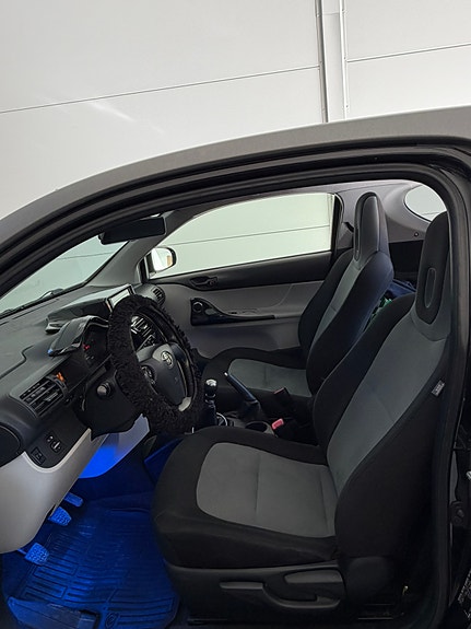 Toyota IQ 5 of 5