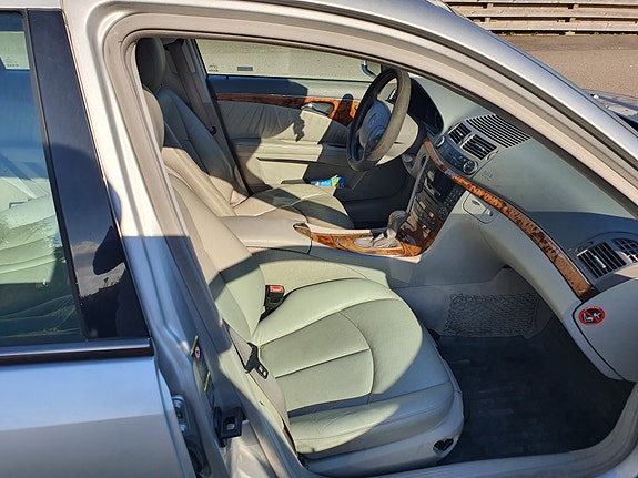 Mercedes-Benz E200 6 of 10