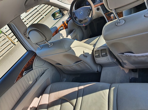 Mercedes-Benz E200 8 of 10