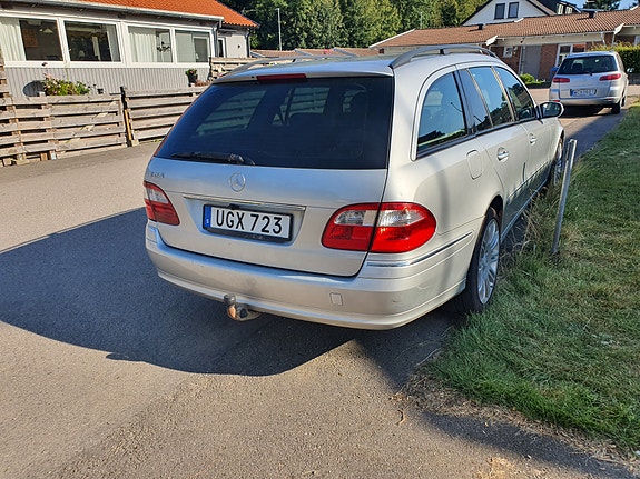 Mercedes-Benz E200 4 of 10