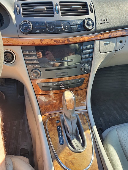 Mercedes-Benz E200 9 of 10