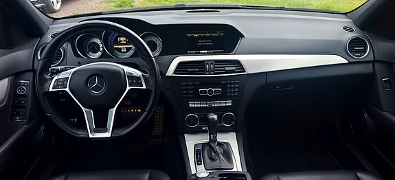 Mercedes-Benz C300 2 of 5
