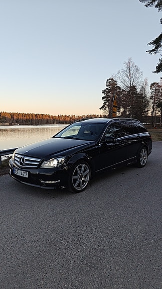 Mercedes-Benz C300 3 of 5