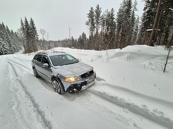 Skoda Octavia Scout 2 of 5