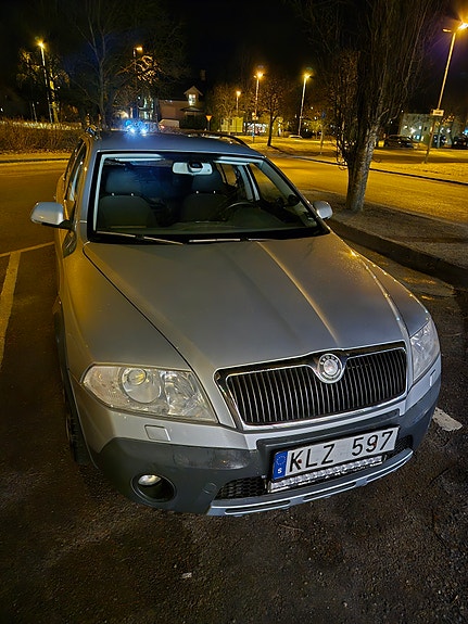 Skoda Octavia Scout 3 of 5