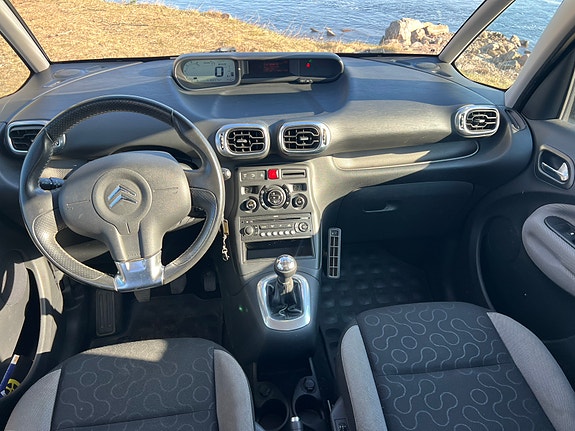 Citroen C3 Picasso 2 of 3