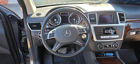Mercedes-Benz GL350 18 of 19