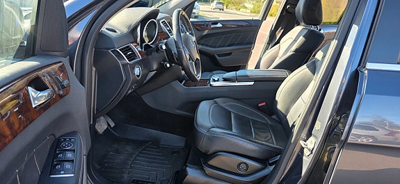 Mercedes-Benz GL350 16 of 19
