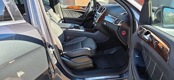 Mercedes-Benz GL350 10 of 19
