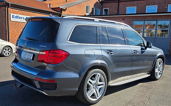 Mercedes-Benz GL350 8 of 19