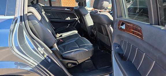 Mercedes-Benz GL350 11 of 19