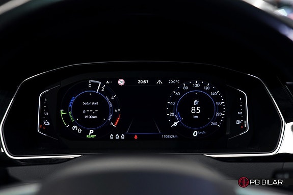Volkswagen Passat 19 of 25