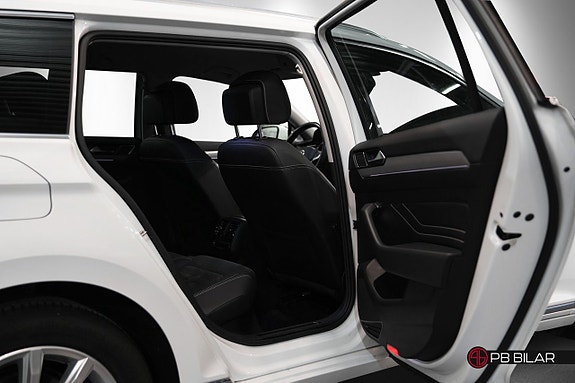 Volkswagen Passat 16 of 25