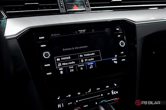 Volkswagen Passat 22 of 25