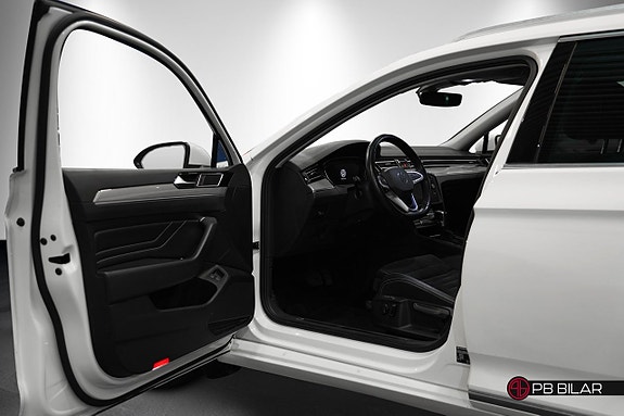 Volkswagen Passat 11 of 25
