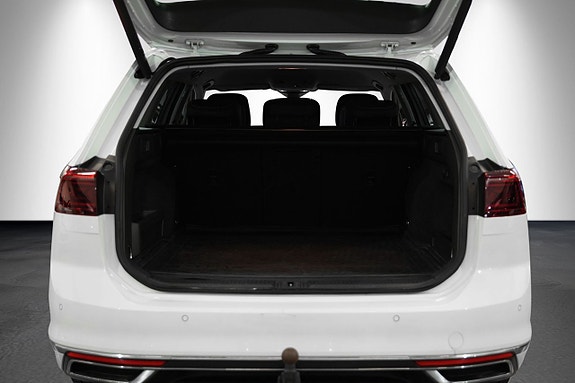 Volkswagen Passat 7 of 25