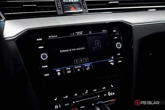 Volkswagen Passat 23 of 25