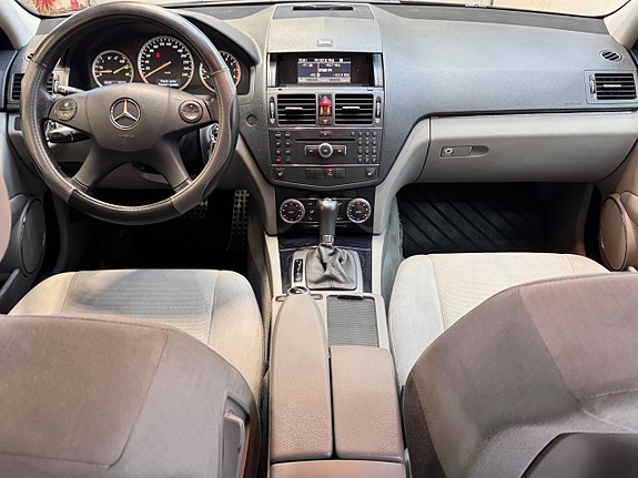 Mercedes-Benz C200 15 of 22