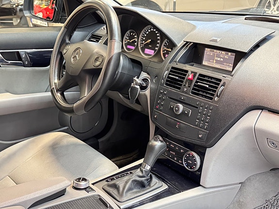 Mercedes-Benz C200 16 of 22