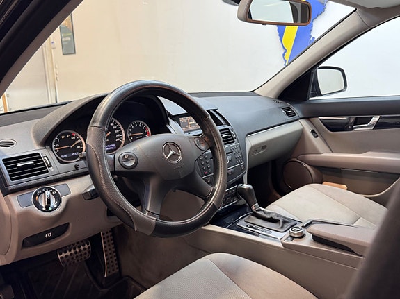 Mercedes-Benz C200 8 of 22