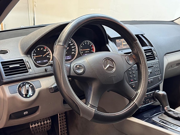 Mercedes-Benz C200 17 of 22