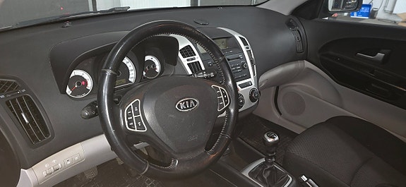 Kia Ceed 3 of 7