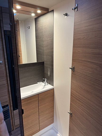 Weinsberg CaraOne 550UK med Wigo Rolli påsmarkis 8 of 15