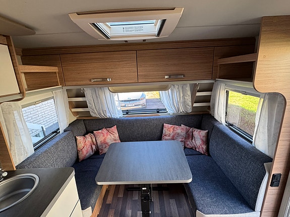 Weinsberg CaraOne 550UK med Wigo Rolli påsmarkis 4 of 5