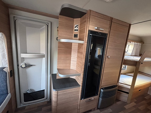 Weinsberg CaraOne 550UK med Wigo Rolli påsmarkis 7 of 15