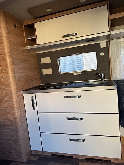 Weinsberg CaraOne 550UK med Wigo Rolli påsmarkis 2 of 5