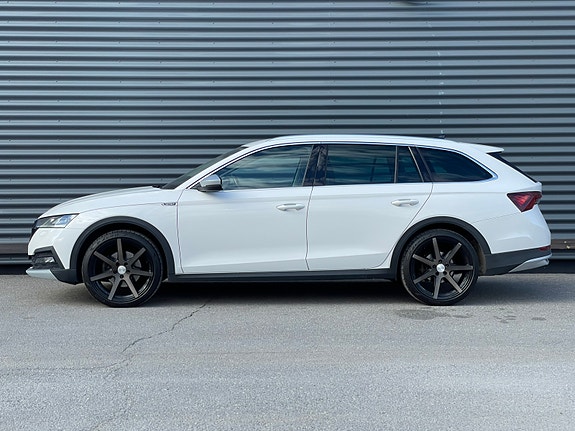 Skoda Octavia Scout 3 of 5