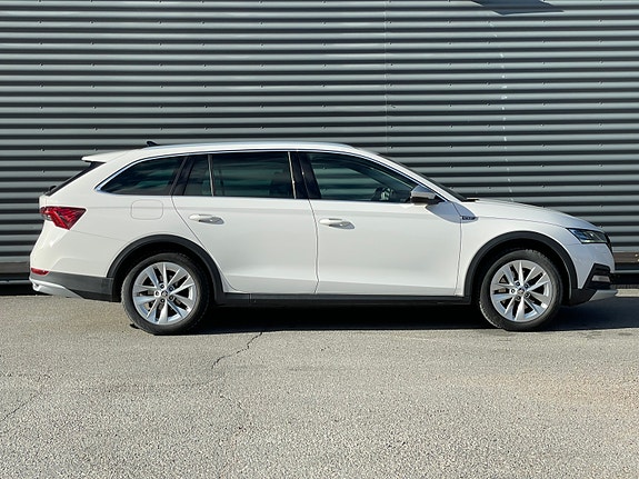 Skoda Octavia Scout 4 of 5