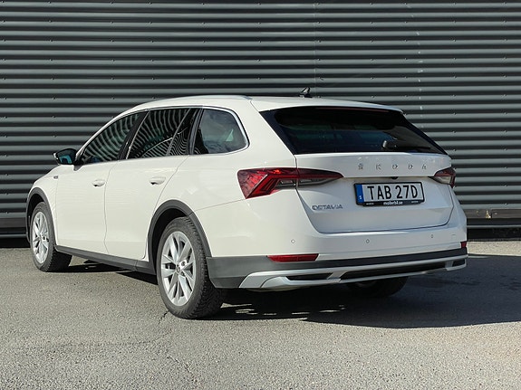 Skoda Octavia Scout 6 of 12