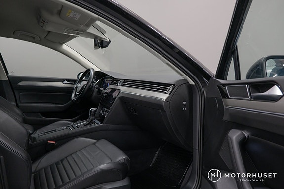 Volkswagen Passat 9 of 23