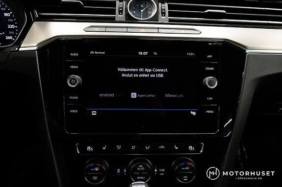 Volkswagen Passat 14 of 23