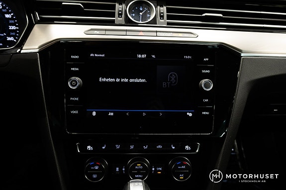 Volkswagen Passat 13 of 23
