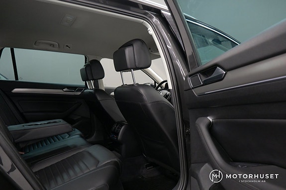 Volkswagen Passat 11 of 23