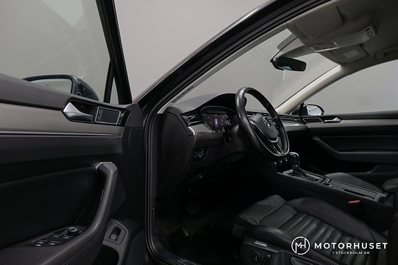 Volkswagen Passat 7 of 23