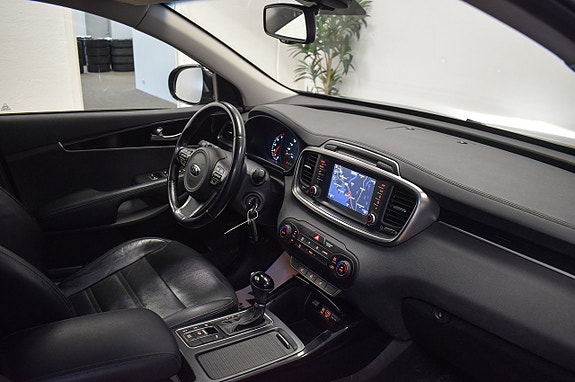 Kia Sorento 9 of 24