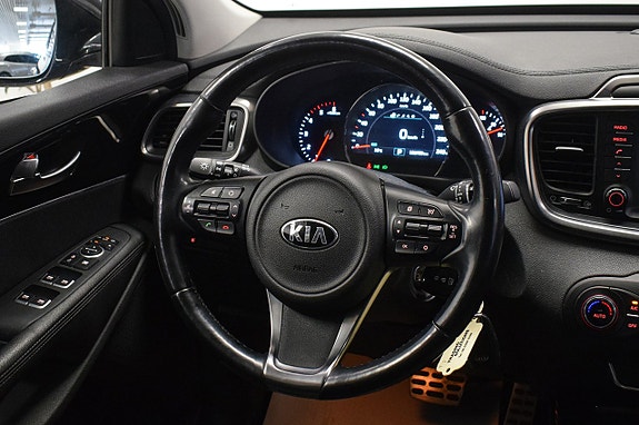 Kia Sorento 10 of 24
