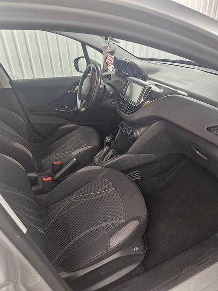 Peugeot 208 5 of 7