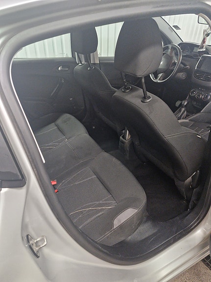 Peugeot 208 6 of 7